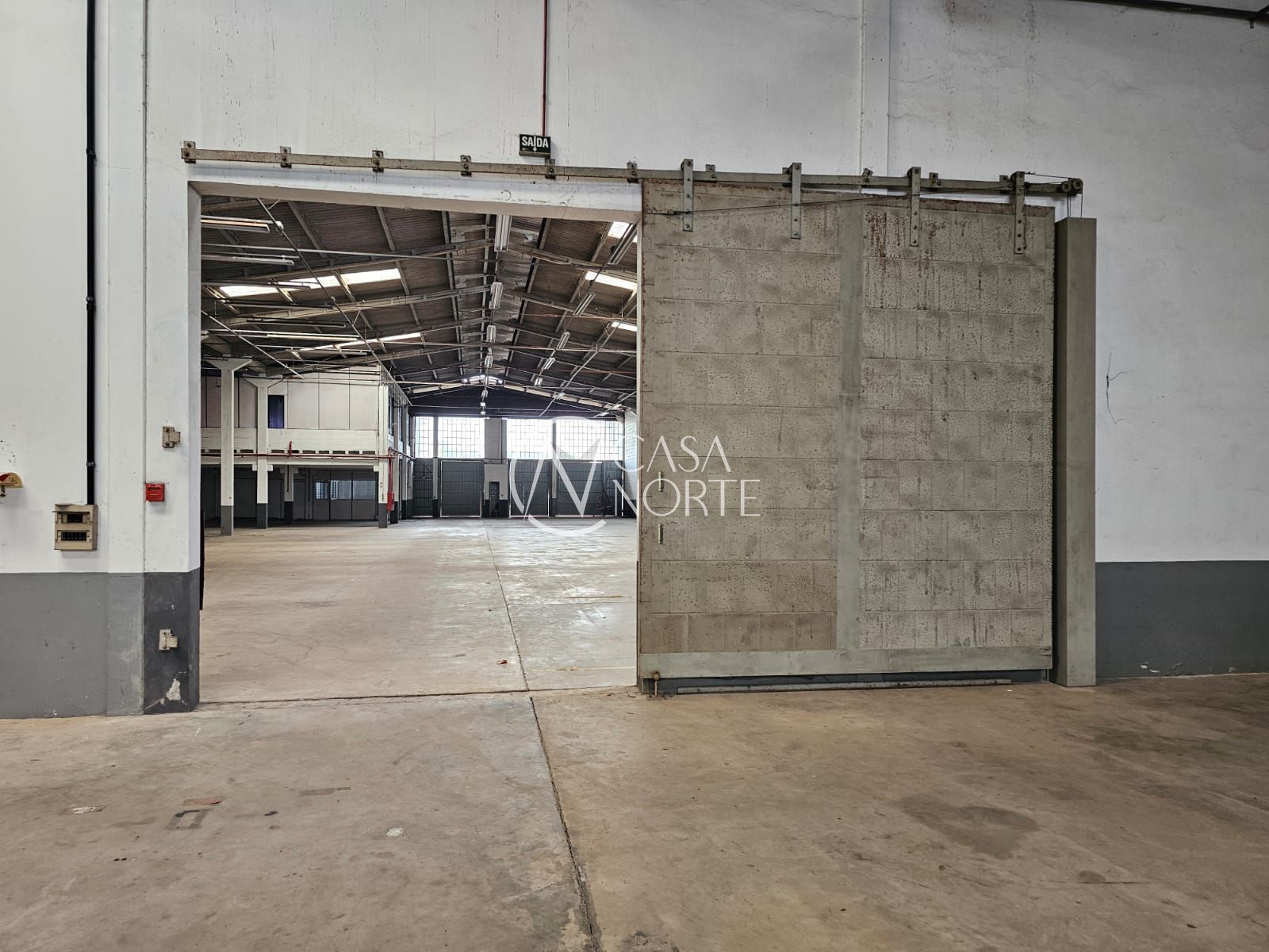 Pavilhão à venda com 3 quartos, 2200m², 40 vagas, Avenida Manoel Elias no bairro Morro Santana em Porto Alegre