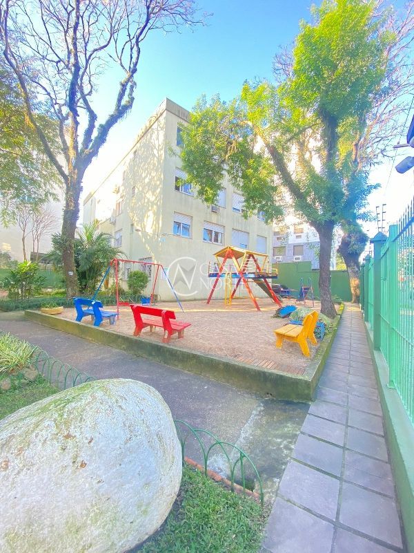 Apartamento à venda com 2 quartos, 55m², 1 vaga, Rua Sapê no bairro Passo da Areia em Porto Alegre