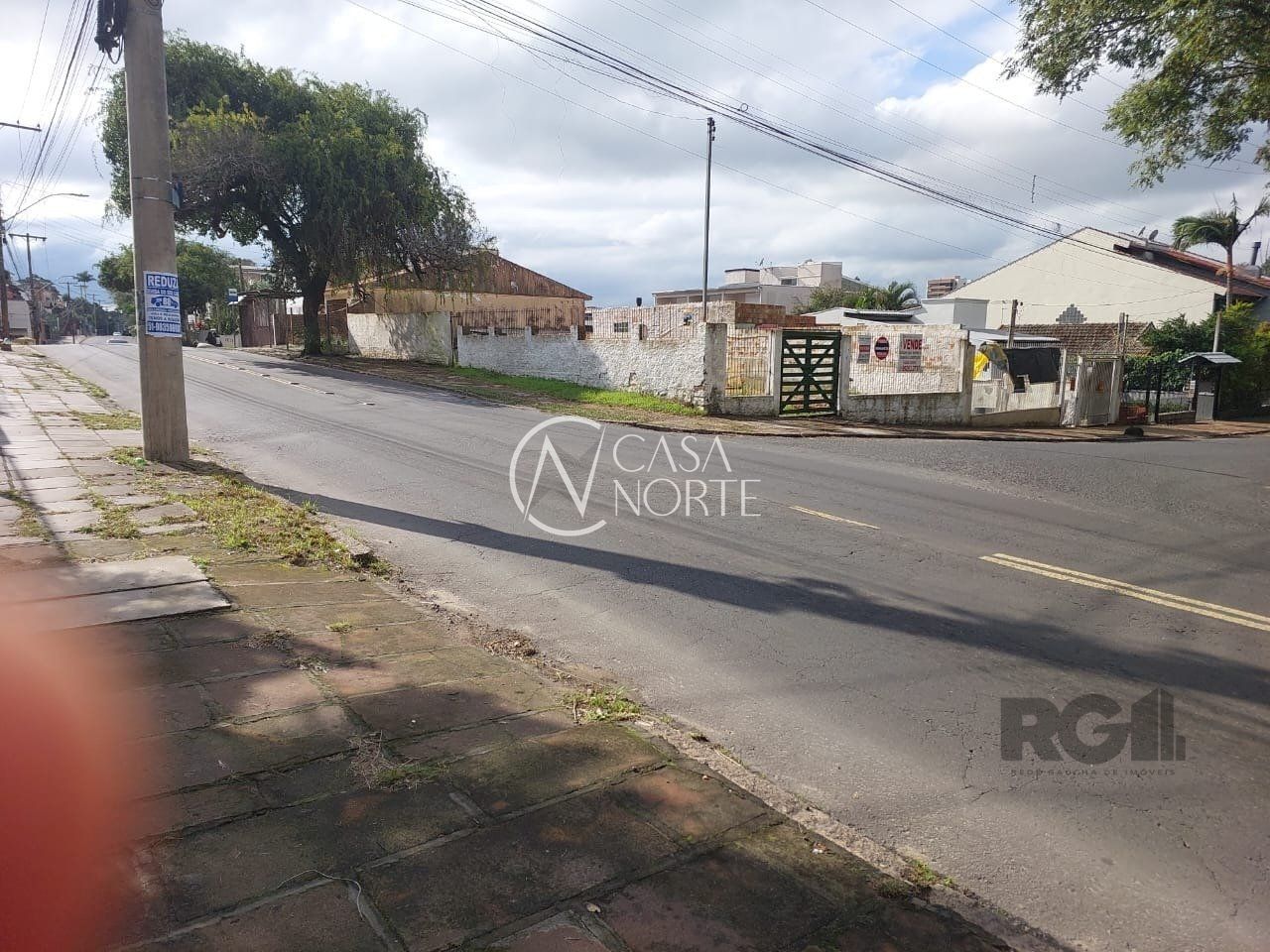 Terreno à venda  com 300m², Rua Leopoldo Bettiol no bairro Jardim Sabará em Porto Alegre