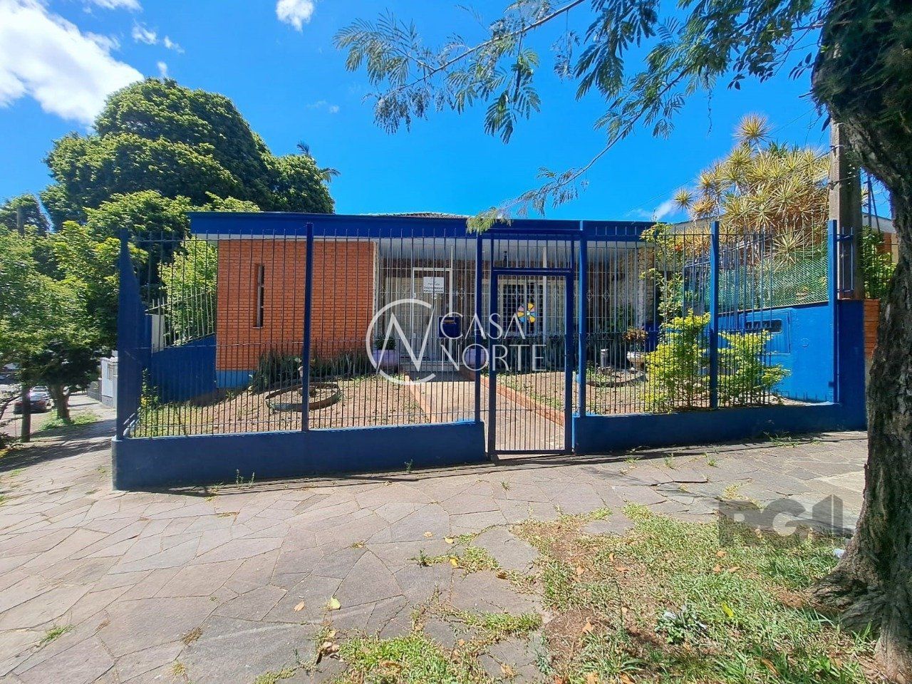 Casa à venda com 5 quartos, 330m², 2 suítes, 3 vagas, Rua Gaston Englert no bairro Vila Ipiranga em Porto Alegre