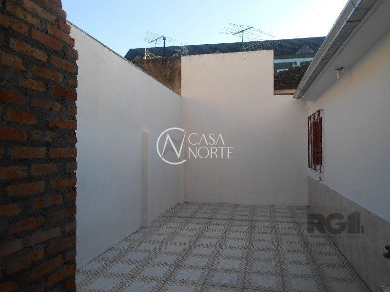 Casa à venda com 3 quartos, 183m², 2 vagas, Rua Platão no bairro Jardim Sabará em Porto Alegre