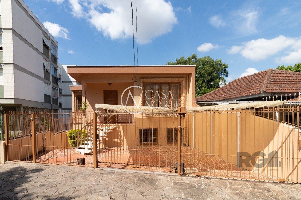 Casa à venda com 4 quartos, 200m², 2 vagas, Rua Marechal Frota no bairro Cristo Redentor em Porto Alegre