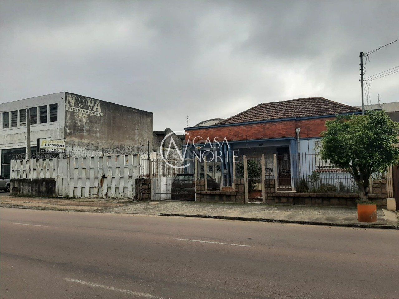 Terreno à venda  com 484m², Rua Dona Margarida no bairro Navegantes em Porto Alegre