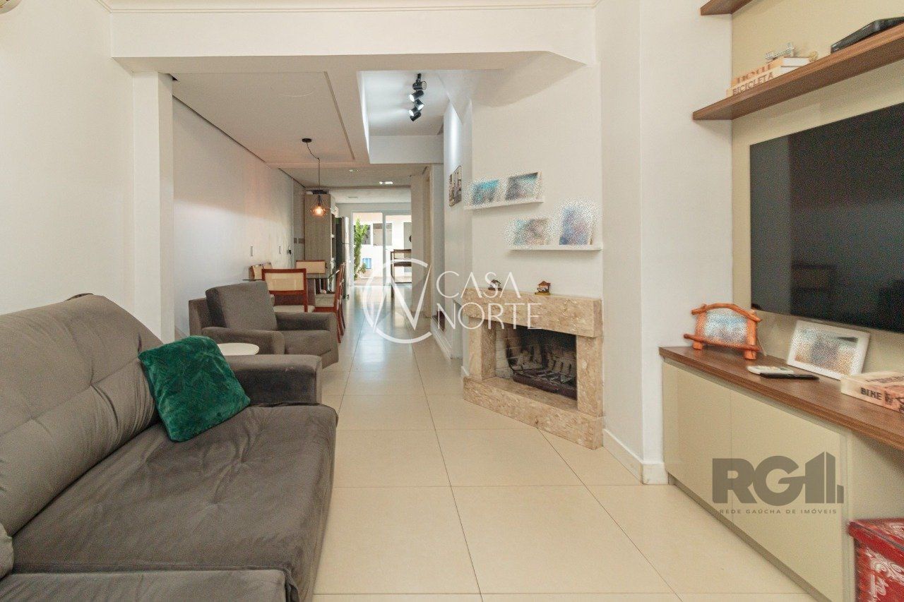 Casa à venda com 2 quartos, 101m², 2 vagas, Rua Doutor Galdino Nunes Vieira no bairro Jardim Itu em Porto Alegre