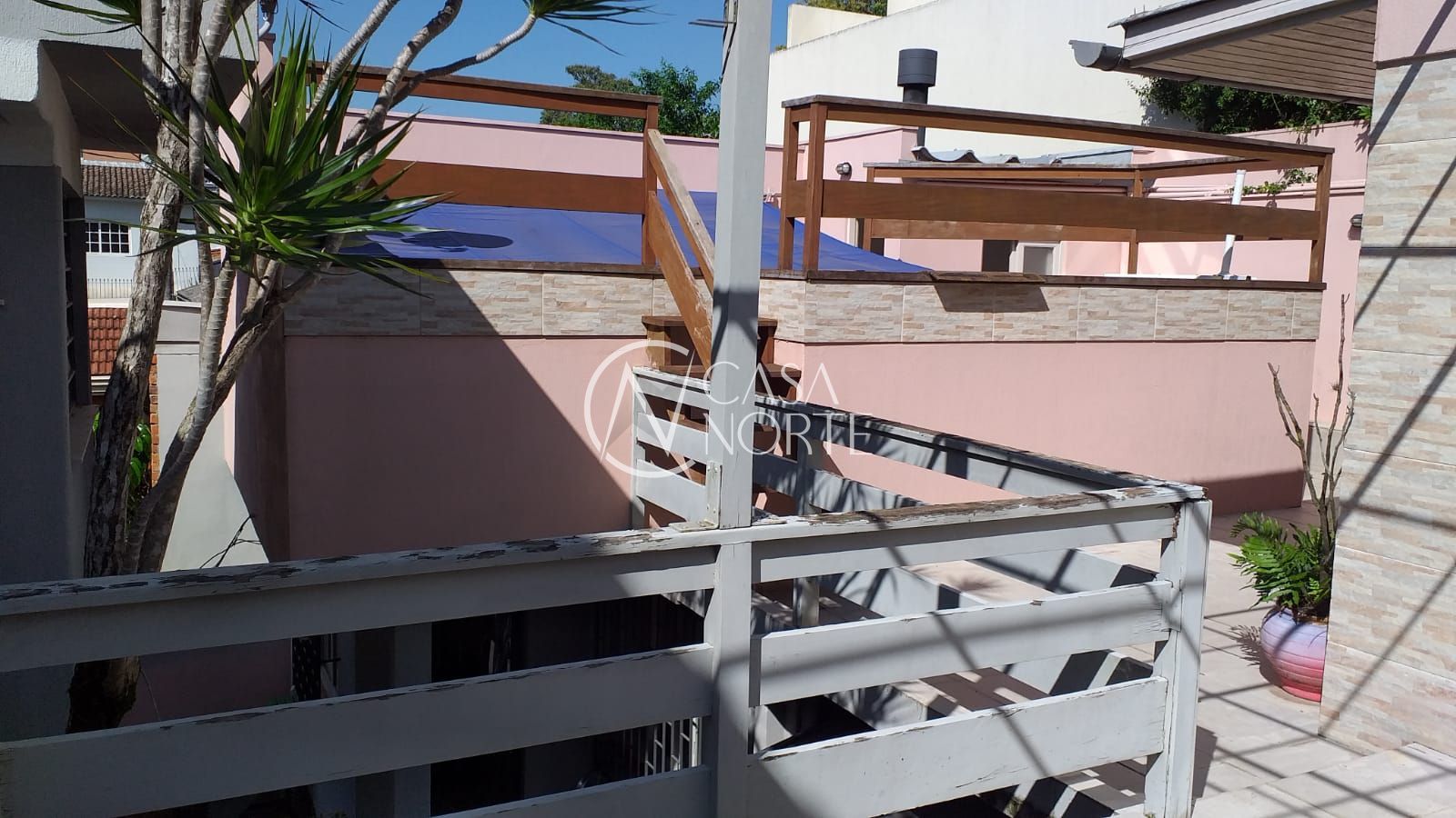 Casa à venda com 3 quartos, 269m², 1 suíte, 3 vagas, Rua das Caravelas no bairro Vila Ipiranga em Porto Alegre