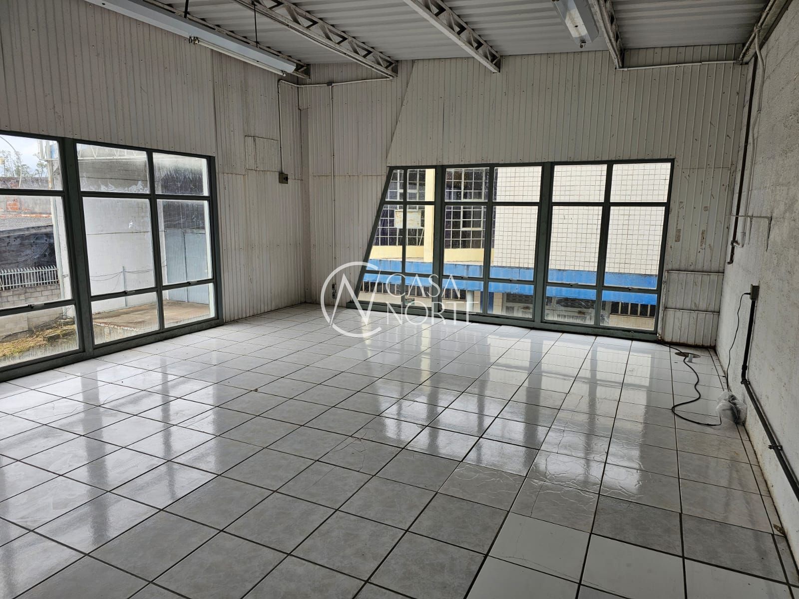 Pavilhão à venda com 3 quartos, 2200m², 40 vagas, Avenida Manoel Elias no bairro Morro Santana em Porto Alegre