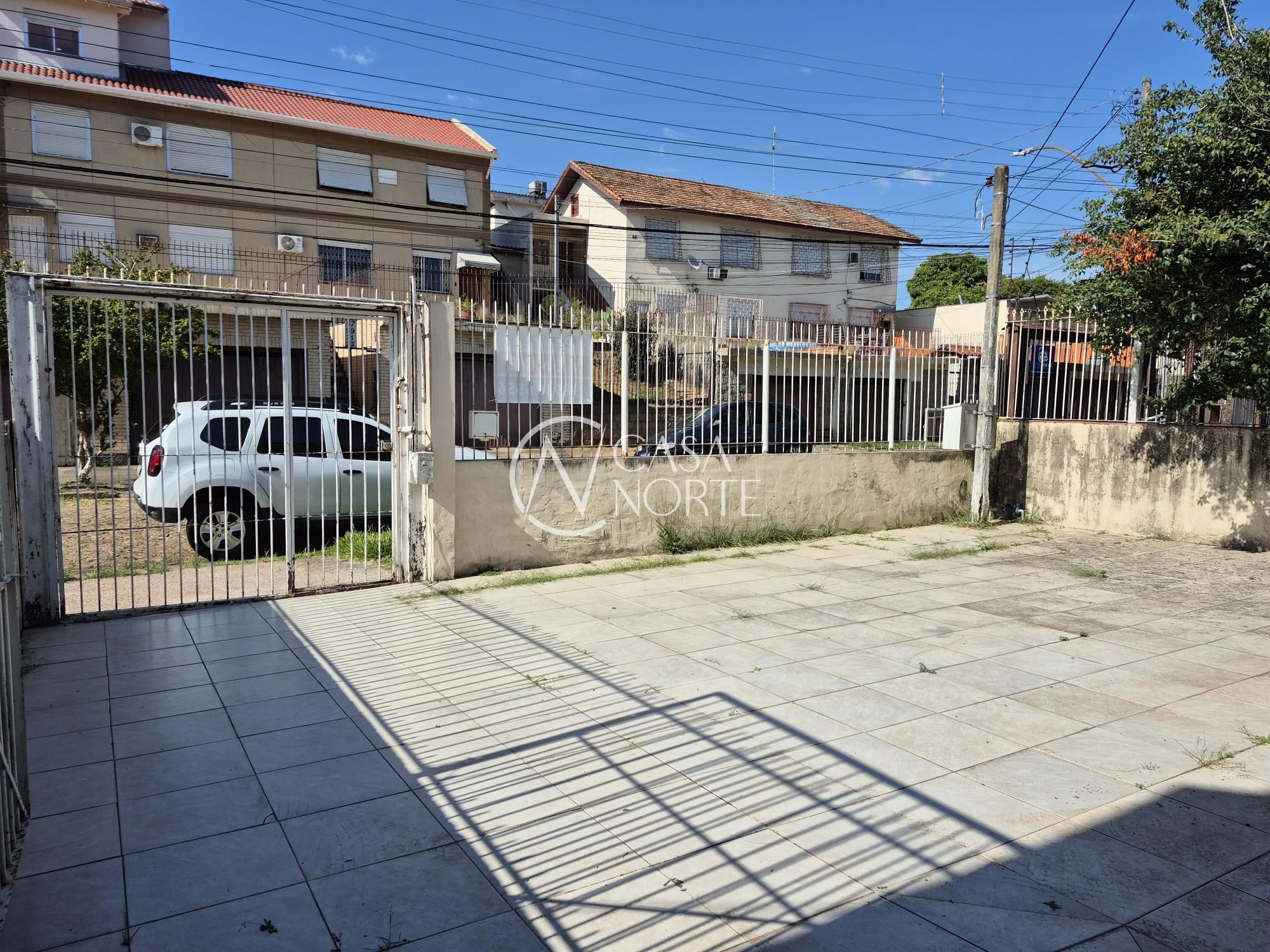 Casa à venda com 4 quartos, 82m², 1 suíte, 2 vagas, Rua Platão no bairro Jardim Sabará em Porto Alegre