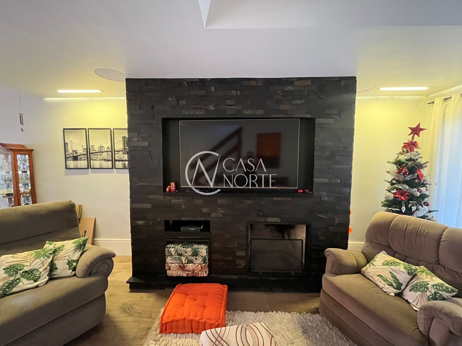 Casa à venda com 3 quartos, 203m², 1 suíte, 3 vagas, Rua Engenheiro Coelho Parreira no bairro Ipanema em Porto Alegre