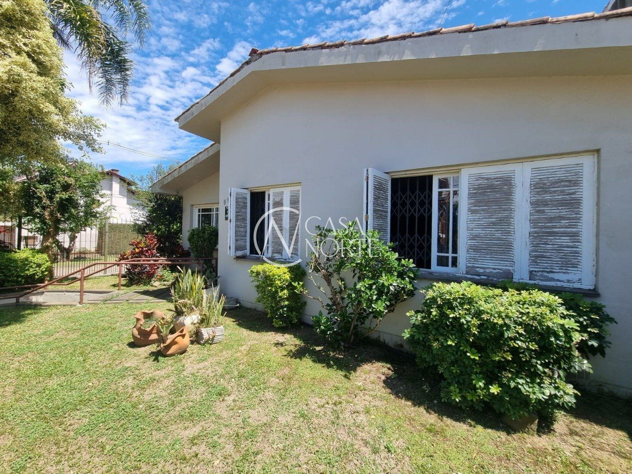 Casa à venda com 4 quartos, 180m², 2 suítes, 4 vagas, Rua Pasteur no bairro Ipanema em Porto Alegre