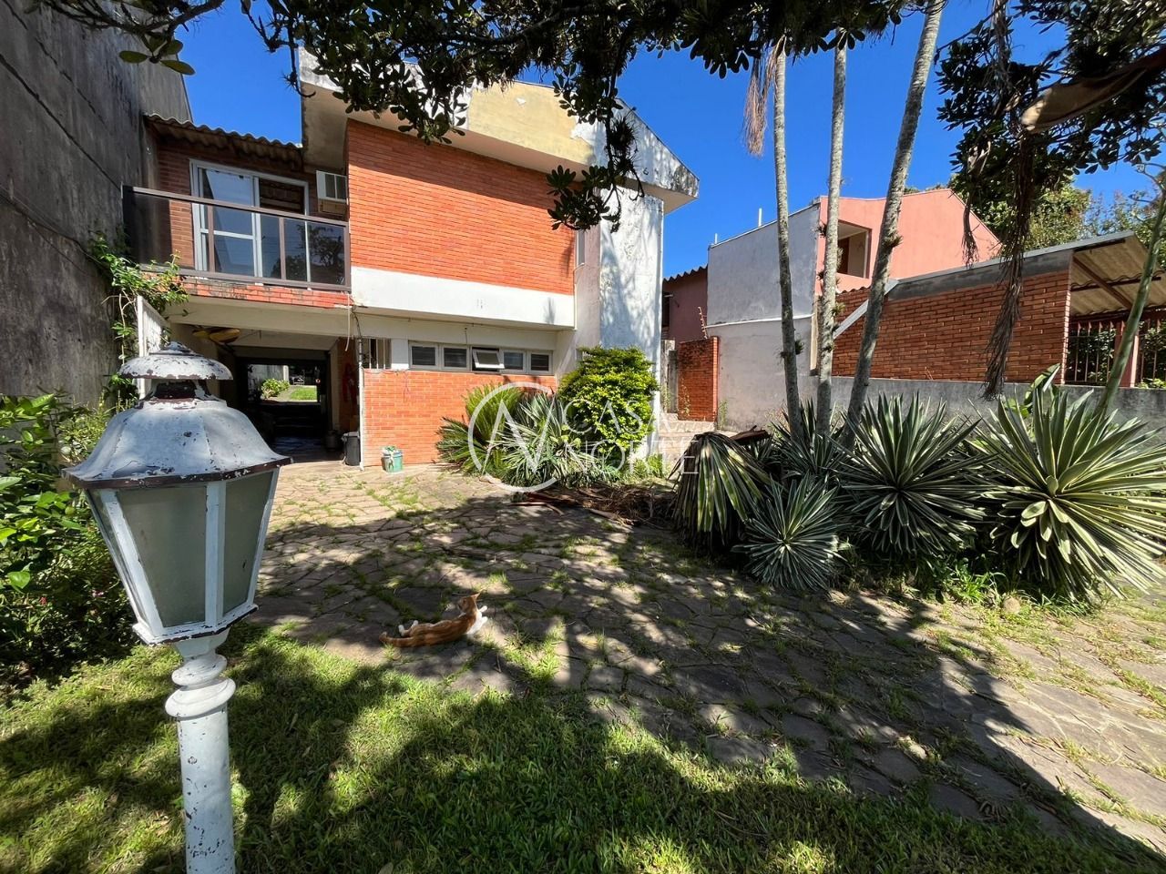 Casa à venda com 3 quartos, 250m², 1 suíte, 5 vagas, Rua Jacunda no bairro Guarujá em Porto Alegre