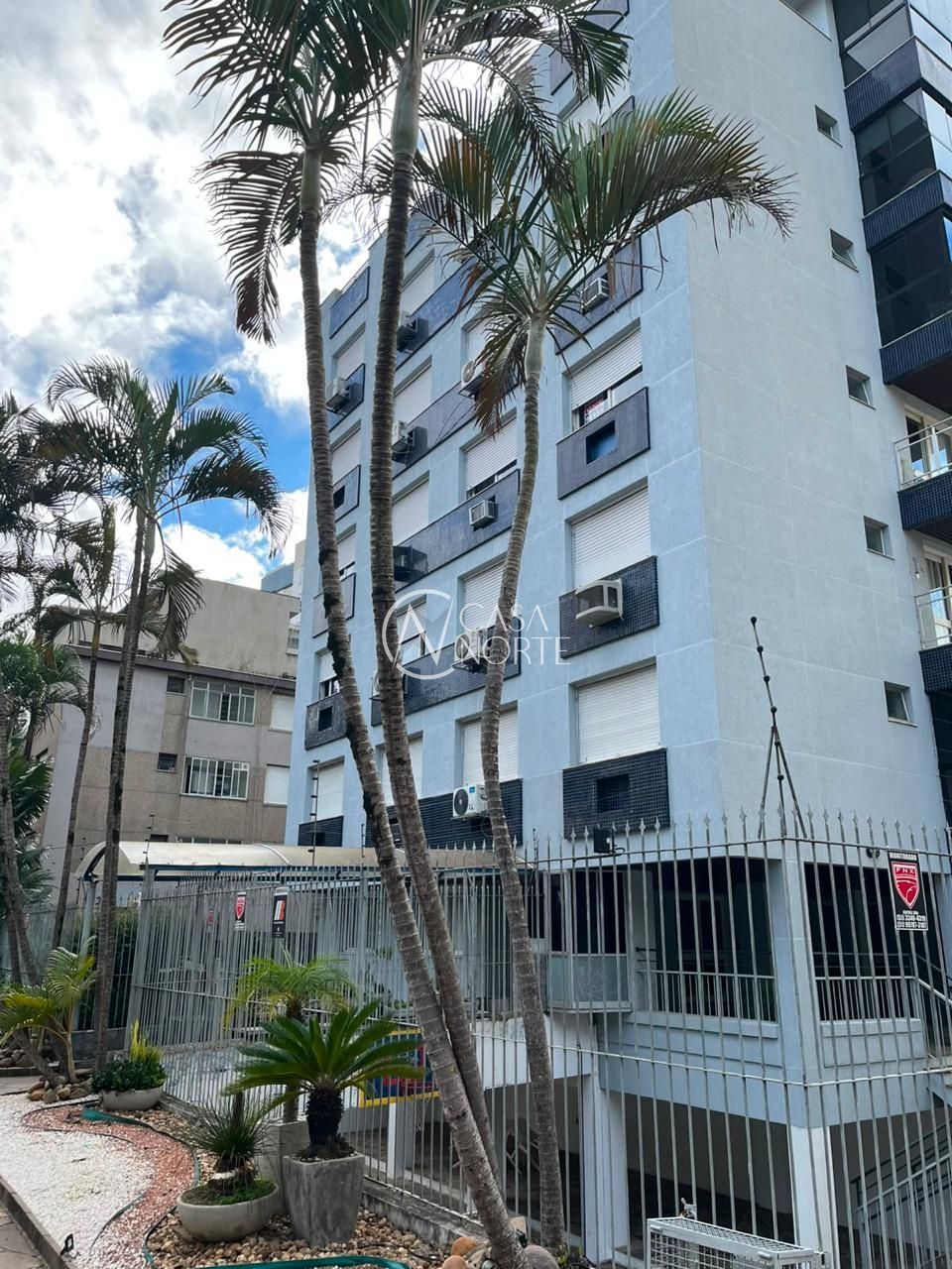 Apartamento à venda com 2 quartos, 71m², 1 vaga, Rua Roque Calage no bairro Passo da Areia em Porto Alegre
