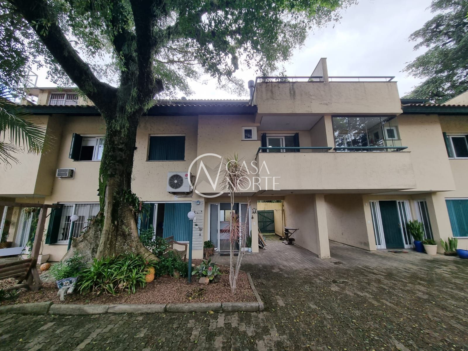 Casa de Condomínio à venda com 3 quartos, 214m², 3 suítes, 2 vagas, Rua Gávea no bairro Ipanema em Porto Alegre