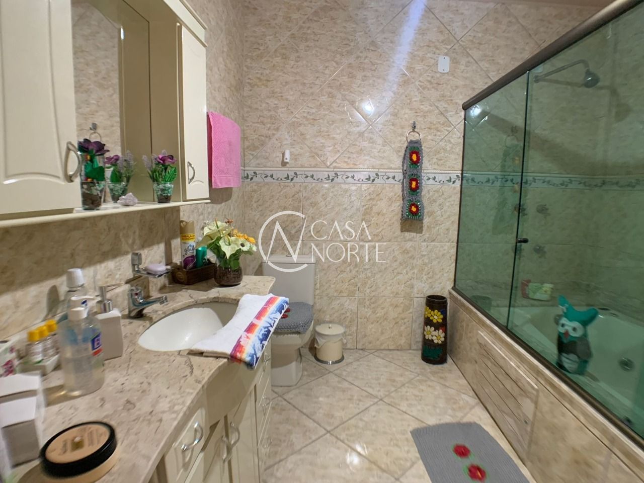 Casa à venda com 3 quartos, 318m², 1 suíte, 4 vagas, Avenida Orleaes no bairro Guarujá em Porto Alegre