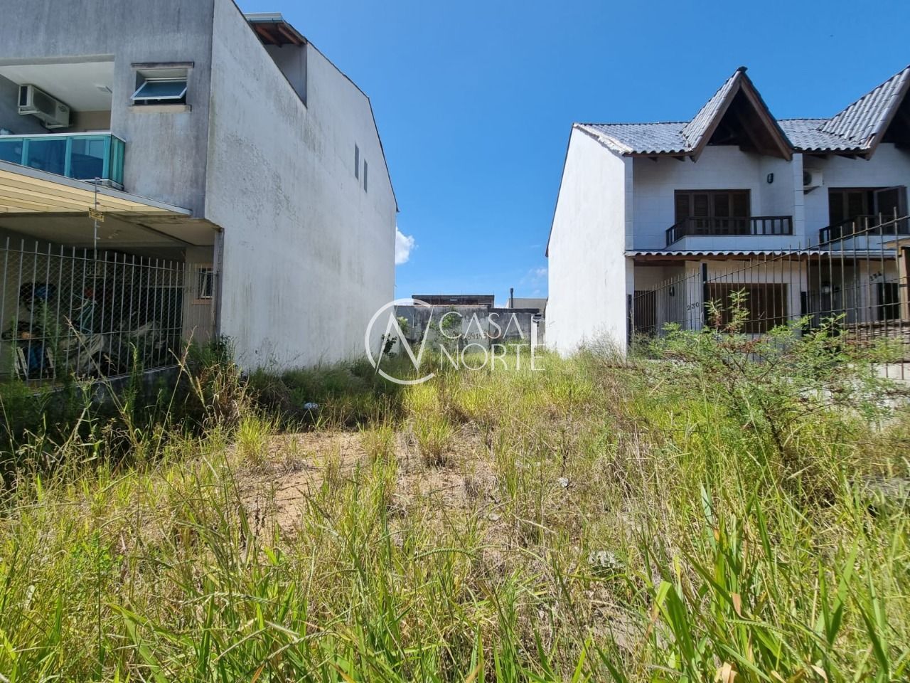 Terreno à venda  com 204m², Rua Heitor Kramer no bairro Guarujá em Porto Alegre
