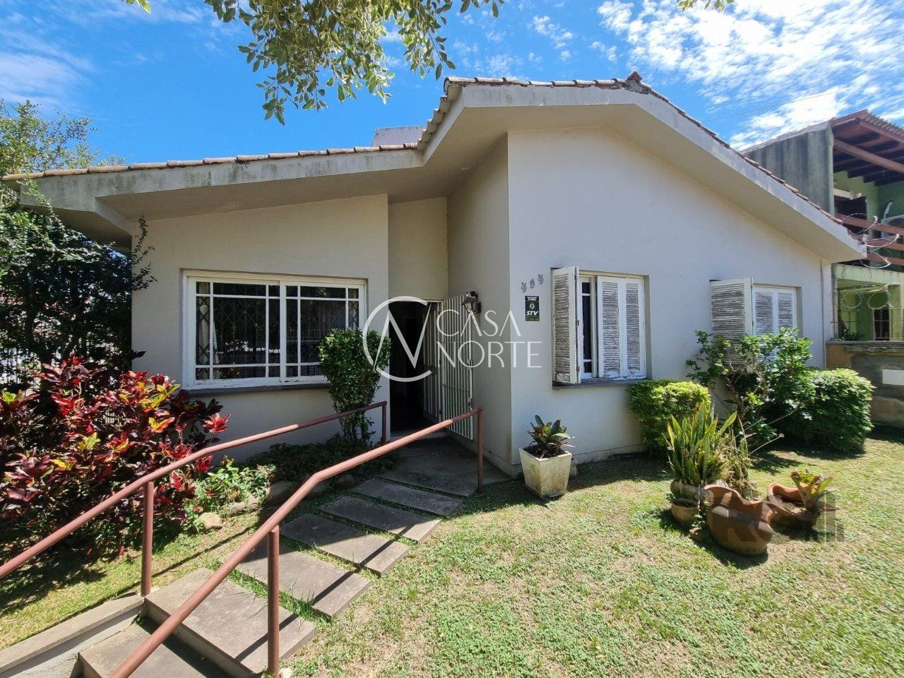 Casa à venda com 4 quartos, 180m², 2 suítes, 4 vagas, Rua Pasteur no bairro Ipanema em Porto Alegre