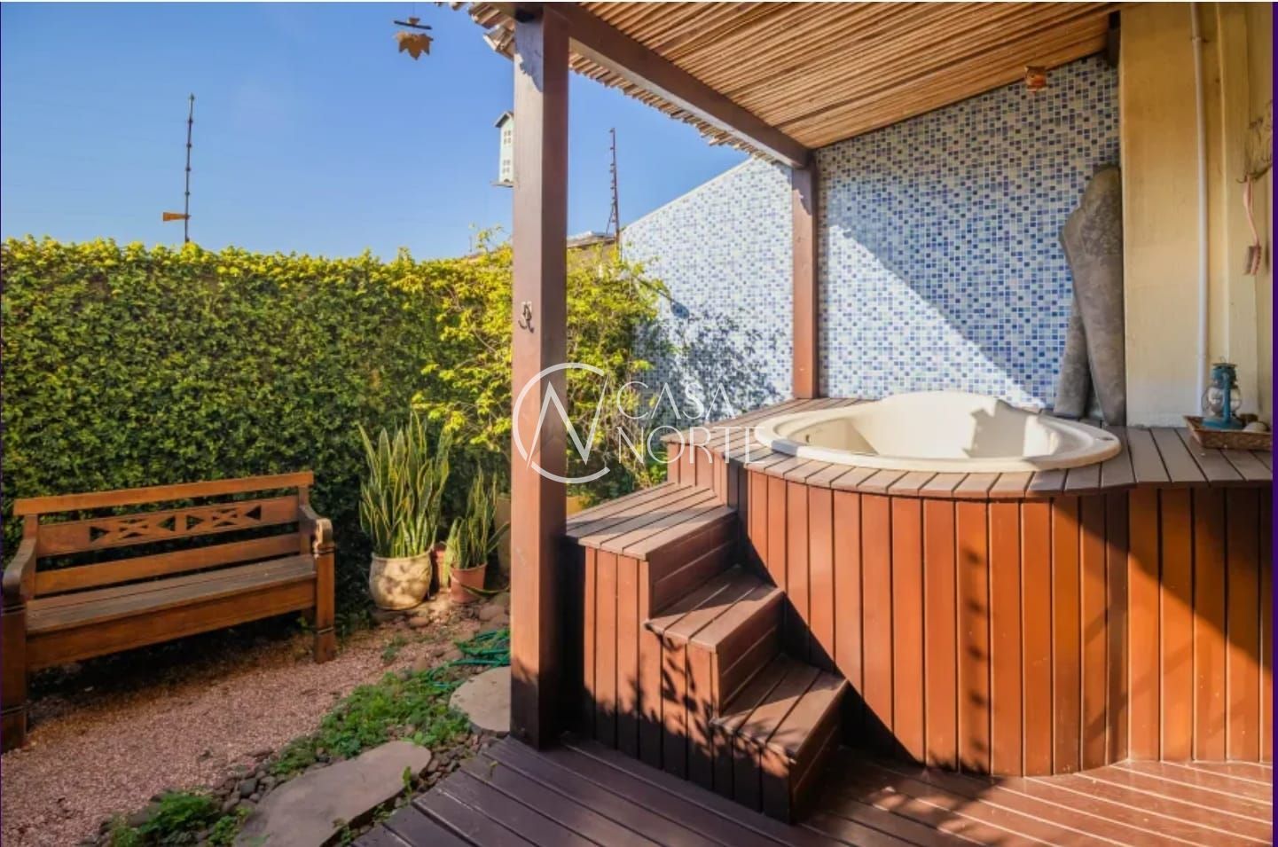 Casa à venda com 3 quartos, 159m², 1 suíte, 2 vagas, Rua Matias José Bins no bairro Três Figueiras em Porto Alegre