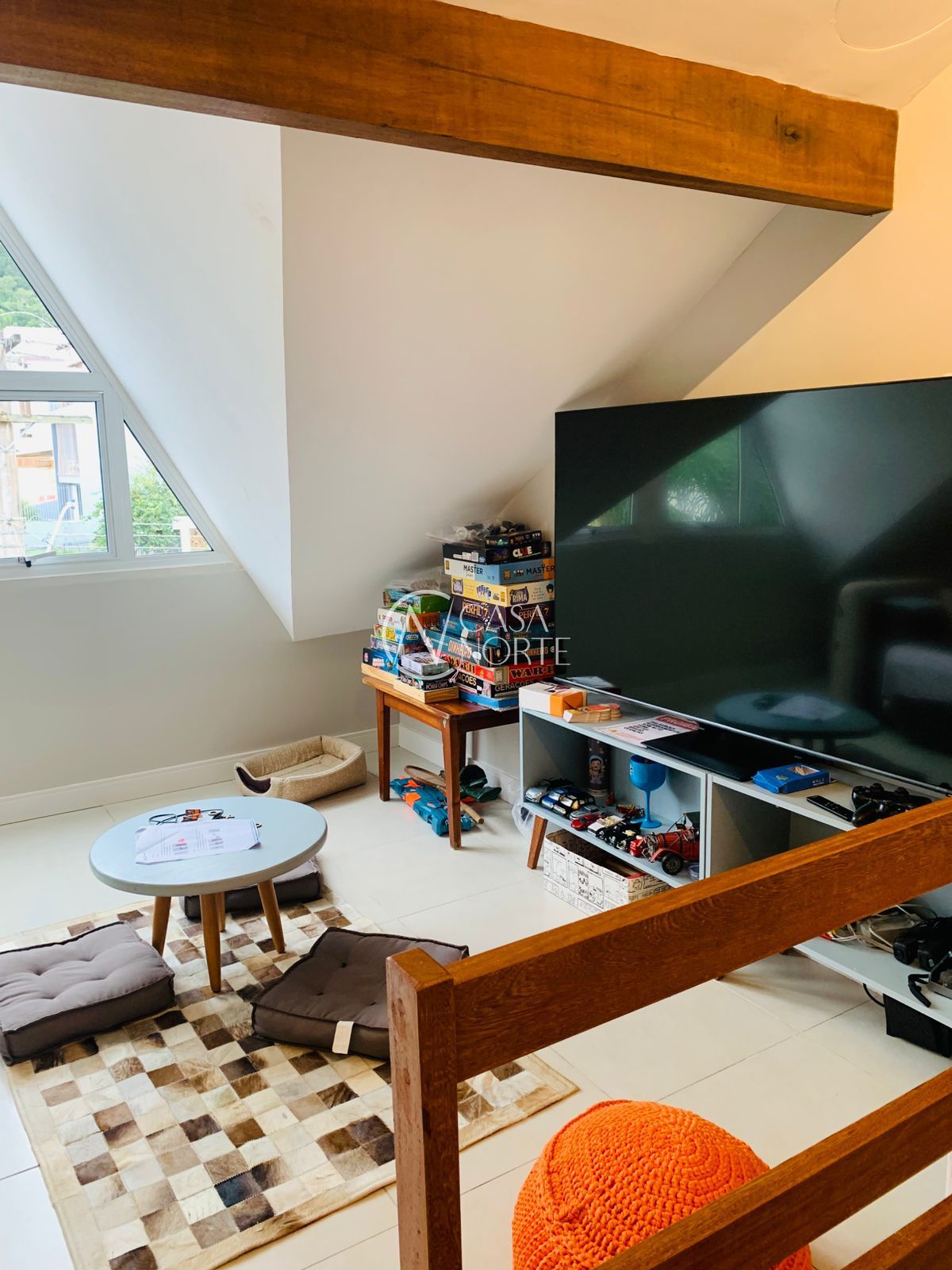 Casa à venda com 2 quartos, 138m², 2 suítes, 2 vagas, Rua Irmão Jaime Biazus no bairro Guarujá em Porto Alegre