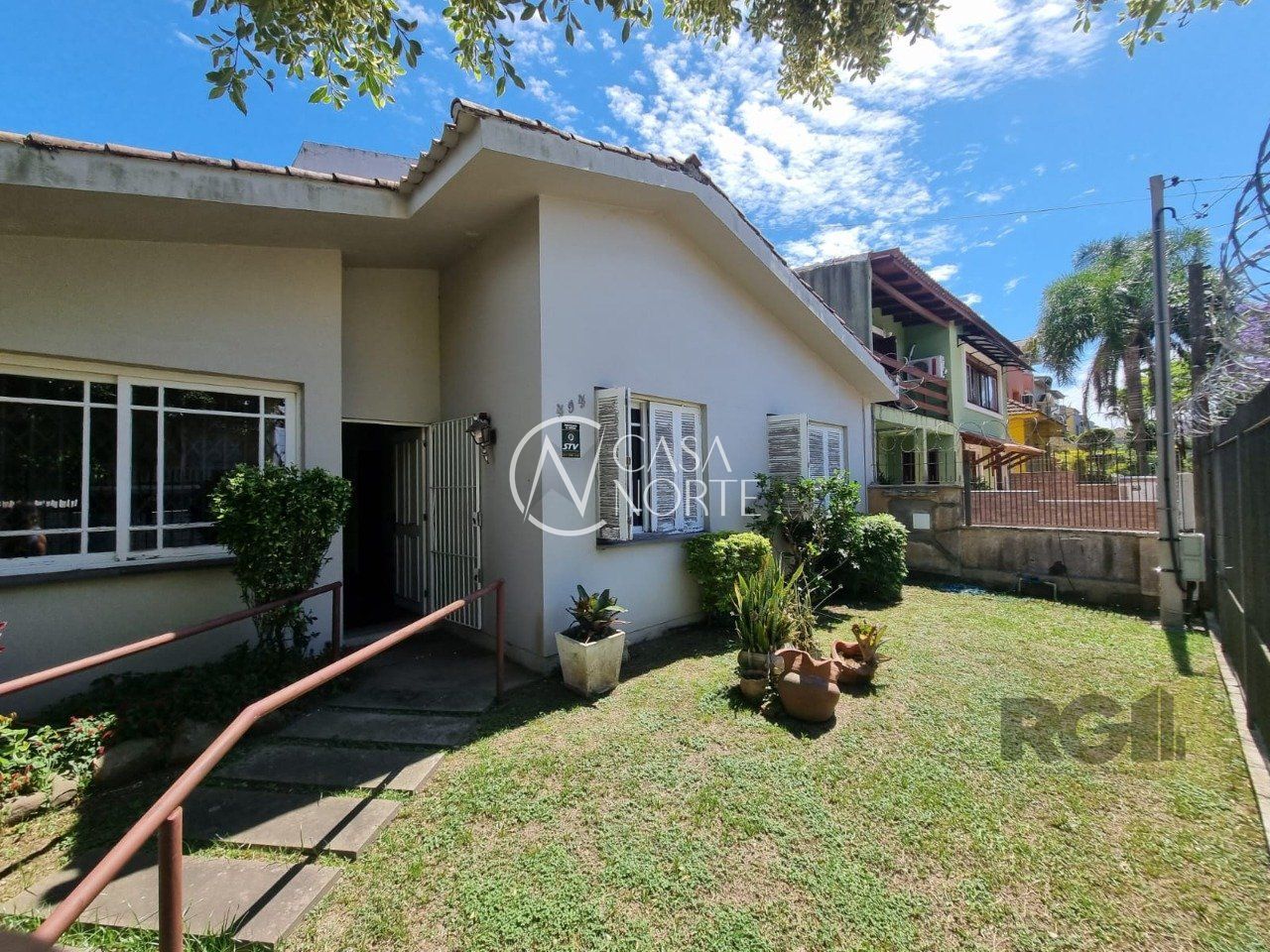 Casa à venda com 4 quartos, 180m², 2 suítes, 4 vagas, Rua Pasteur no bairro Ipanema em Porto Alegre