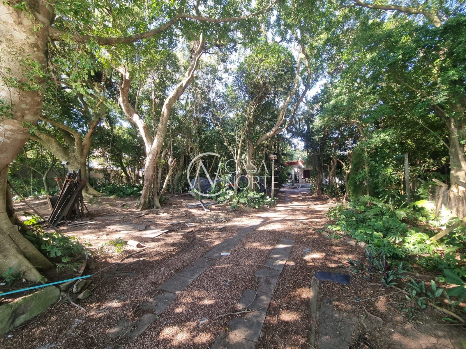 Terreno à venda  com 972m², Avenida Guaíba no bairro Ipanema em Porto Alegre