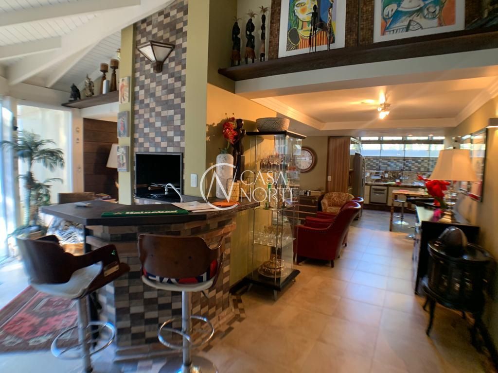 Casa à venda com 3 quartos, 420m², 1 suíte, 2 vagas, Rua Fernando Cunha no bairro Ipanema em Porto Alegre