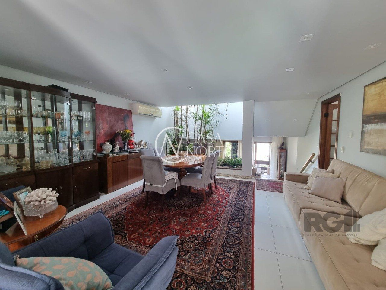 Casa à venda com 3 quartos, 246m², 1 suíte, 4 vagas, Rua José Sanguinetti no bairro Jardim Isabel em Porto Alegre