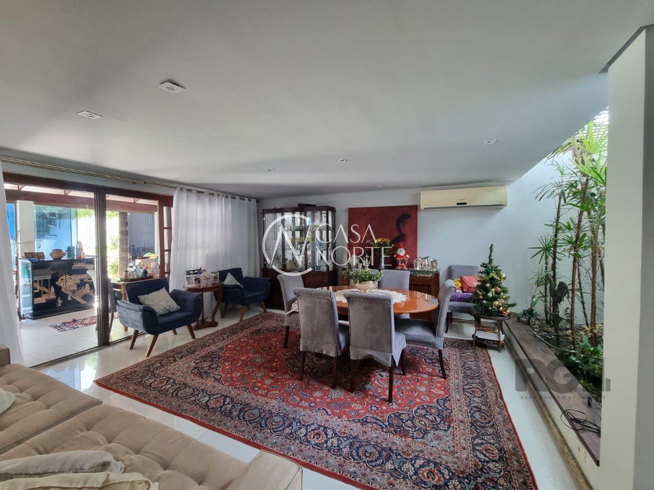 Casa à venda com 3 quartos, 246m², 1 suíte, 4 vagas, Rua José Sanguinetti no bairro Jardim Isabel em Porto Alegre