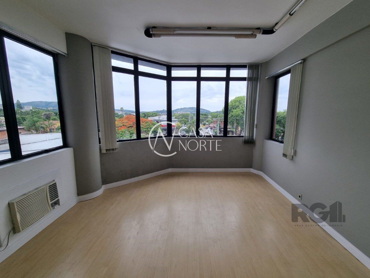Sala Comercial à venda com 1 quarto, 25m², 1 vaga, Avenida Tramandaí no bairro Ipanema em Porto Alegre