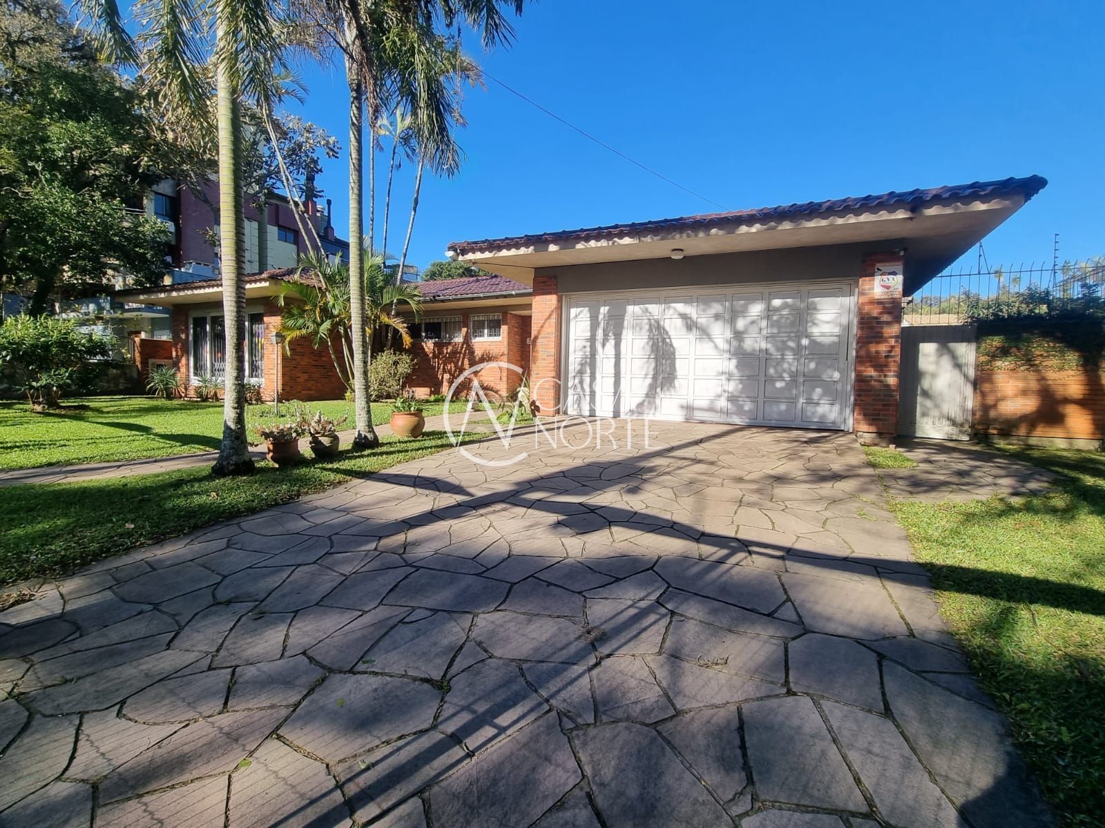 Casa à venda com 5 quartos, 350m², 1 suíte, 4 vagas, Avenida Flamengo no bairro Ipanema em Porto Alegre