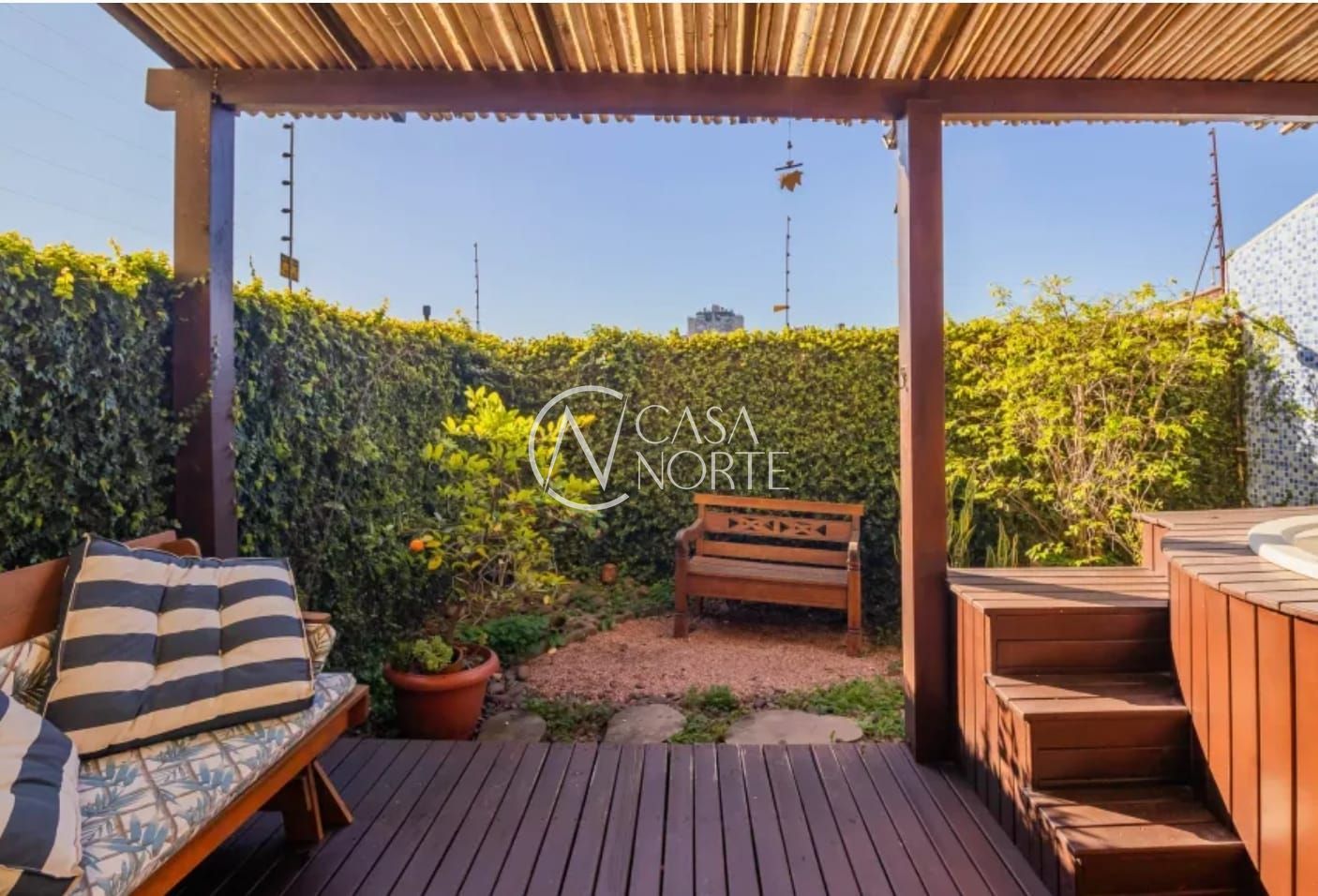 Casa à venda com 3 quartos, 159m², 1 suíte, 2 vagas, Rua Matias José Bins no bairro Três Figueiras em Porto Alegre