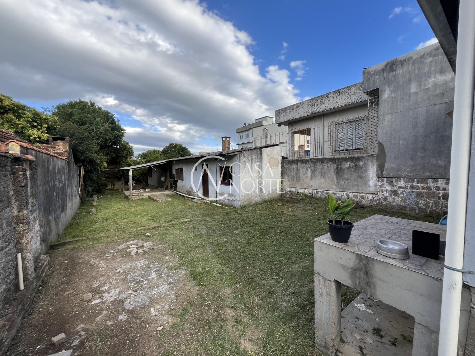 Casa à venda com 2 quartos, 45m², 2 vagas, Rua Teotônia no bairro Camaquã em Porto Alegre