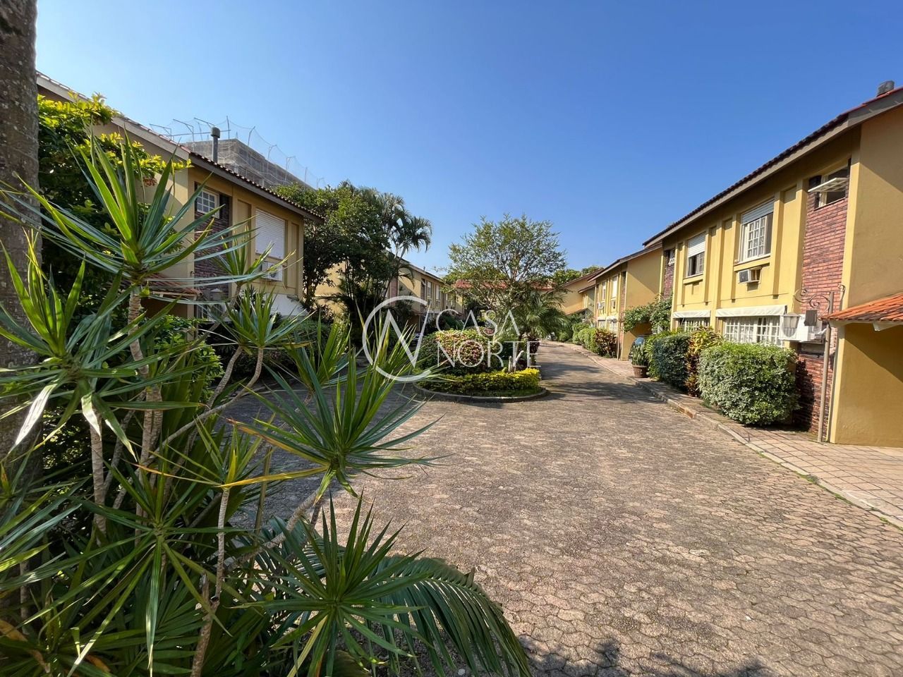 Casa de Condomínio à venda com 3 quartos, 162m², 1 suíte, 2 vagas, Rua Doutor Armando Barbedo no bairro Tristeza em Porto Alegre