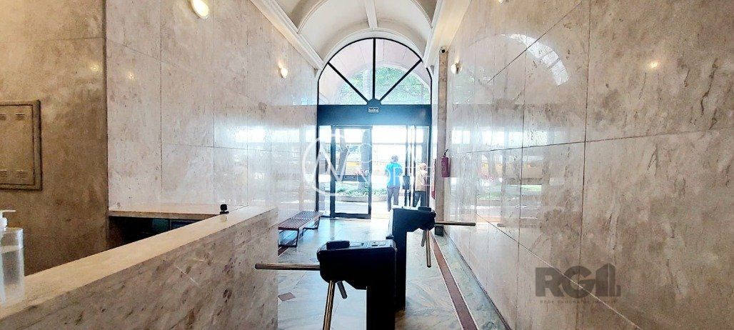 Sala Comercial à venda com 1 quarto, 51m², 1 vaga, Avenida Carlos Gomes no bairro Boa Vista em Porto Alegre