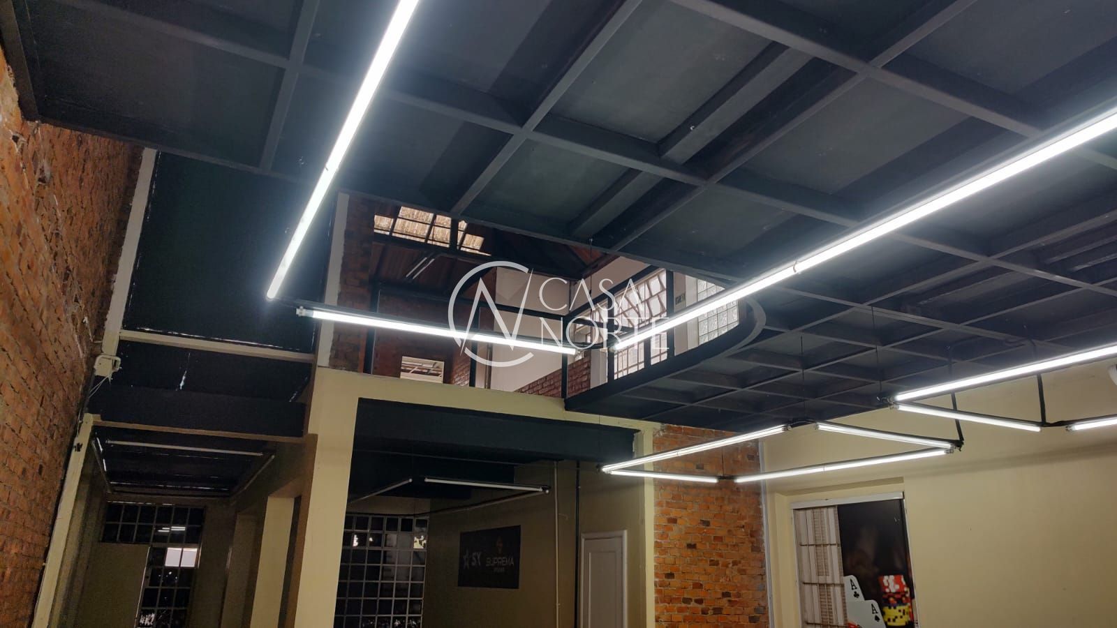 Casa Comercial à venda com 6 quartos, 495m², 8 vagas, Avenida Presidente Franklin Roosevelt no bairro São Geraldo em Porto Alegre