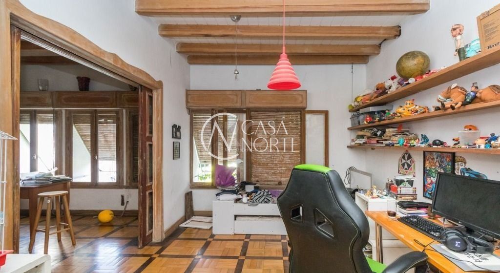 Casa à venda com 3 quartos, 157m², 3 vagas, Rua Domingos José de Almeida no bairro Rio Branco em Porto Alegre