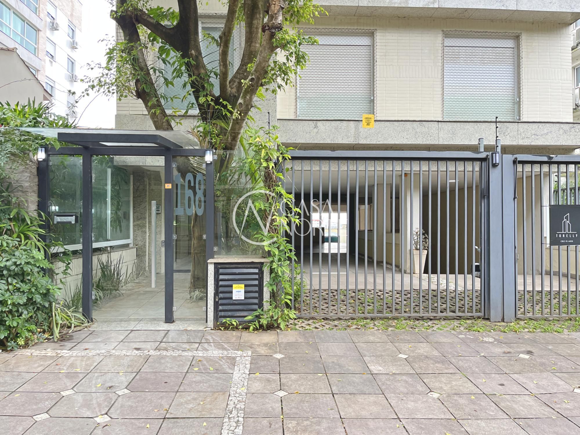 Apartamento Garden à venda com 3 quartos, 124m², 1 suíte, 2 vagas, Avenida Itajaí no bairro Petrópolis em Porto Alegre