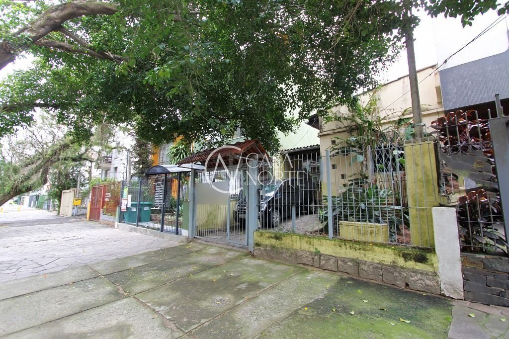 Casa à venda com 3 quartos, 112m², 2 vagas, Avenida Coronel Lucas de Oliveira no bairro Petrópolis em Porto Alegre