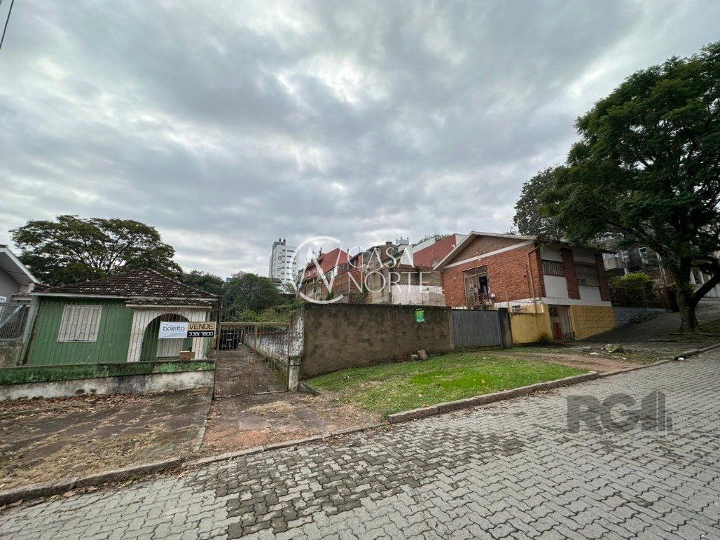 Terreno à venda  com 495m², Rua São Marcos no bairro Bom Jesus em Porto Alegre