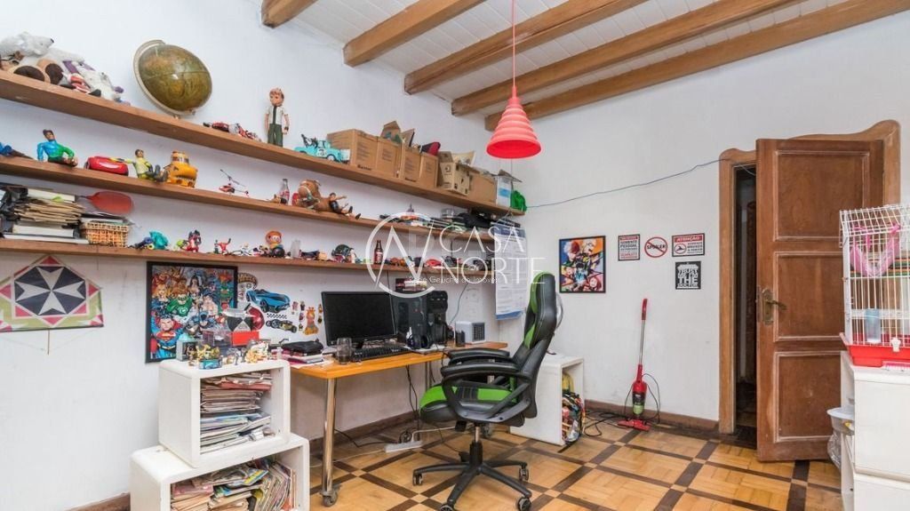 Casa à venda com 3 quartos, 157m², 3 vagas, Rua Domingos José de Almeida no bairro Rio Branco em Porto Alegre