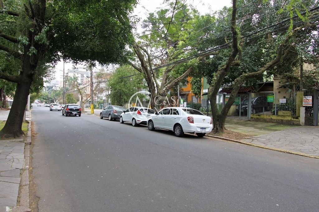 Casa à venda com 3 quartos, 112m², 2 vagas, Avenida Coronel Lucas de Oliveira no bairro Petrópolis em Porto Alegre