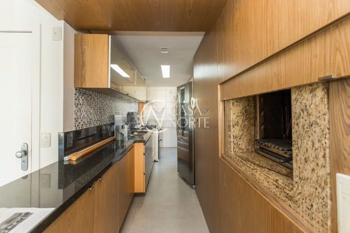 Apartamento à venda com 3 quartos, 121m², 1 suíte, 3 vagas, Rua João Caetano no bairro Três Figueiras em Porto Alegre