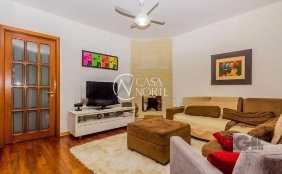 Casa à venda com 7 quartos, 470m², 2 suítes, 6 vagas, Rua Dona Oti no bairro Petrópolis em Porto Alegre