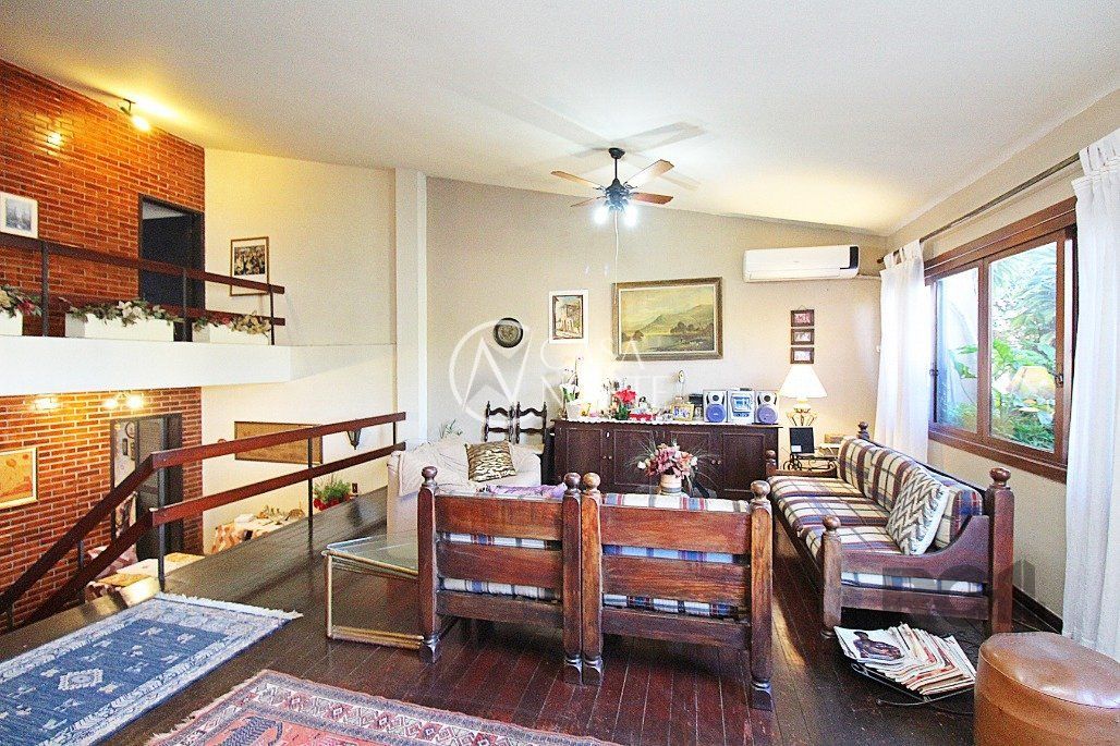 Casa à venda com 3 quartos, 252m², 1 suíte, 2 vagas, Rua Senador Annibal di Primio Beck no bairro Boa Vista em Porto Alegre