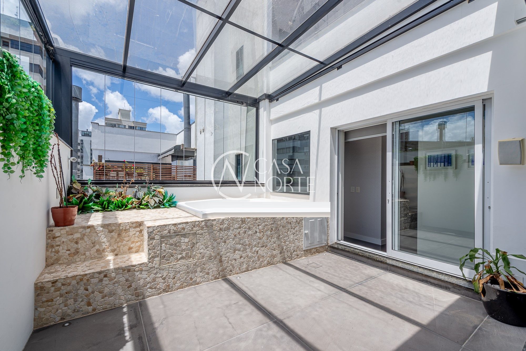 Cobertura à venda com 2 quartos, 115m², 2 suítes, 1 vaga, Avenida América no bairro Moinhos de Vento em Porto Alegre