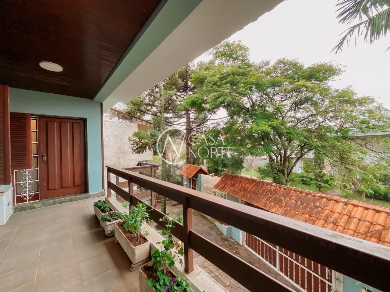 Casa à venda com 3 quartos, 295m², 1 suíte, 3 vagas, Rua Monte Alverne no bairro Chácara das Pedras em Porto Alegre
