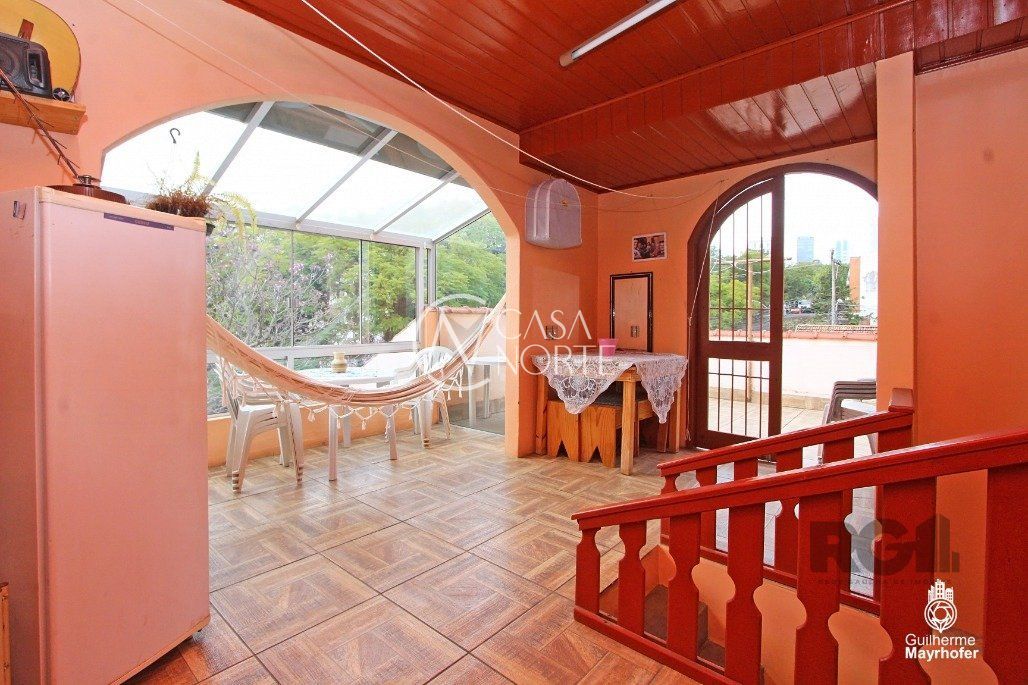 Casa à venda com 3 quartos, 164m², 1 suíte, 2 vagas, Rua Tenente-Coronel Fabricio Pilar no bairro Mont Serrat em Porto Alegre