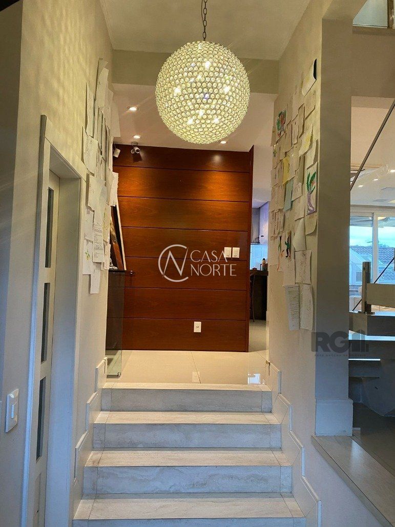 Casa à venda com 4 quartos, 453m², 3 suítes, 4 vagas, Rua Doutor Barbosa Gonçalves no bairro Chácara das Pedras em Porto Alegre