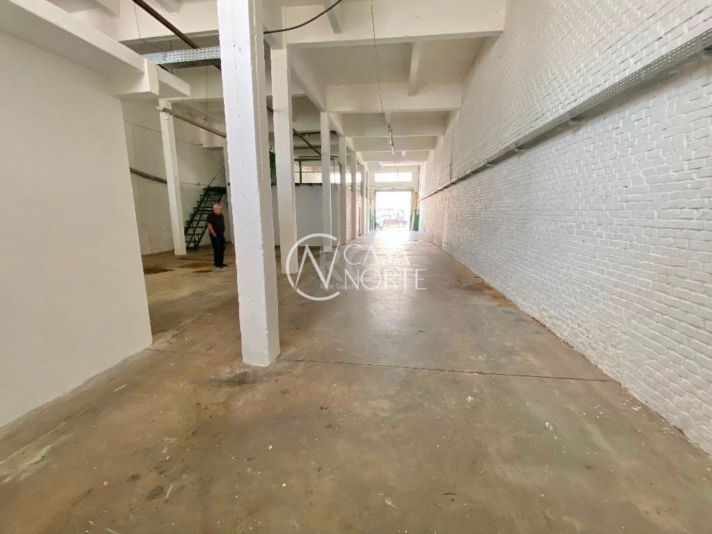 Pavilhão à venda , 437m², 4 vagas, Rua Ernesto da Fontoura no bairro São Geraldo em Porto Alegre