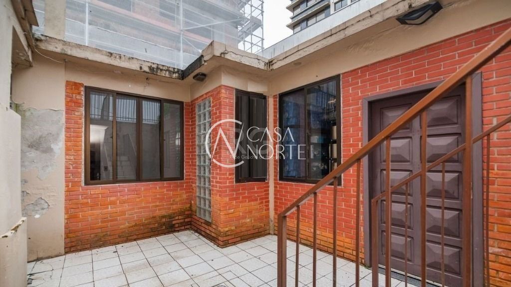 Casa Comercial à venda com 3 quartos, 297m², 1 suíte, 2 vagas, Rua Doutor Lauro de Oliveira no bairro Rio Branco em Porto Alegre