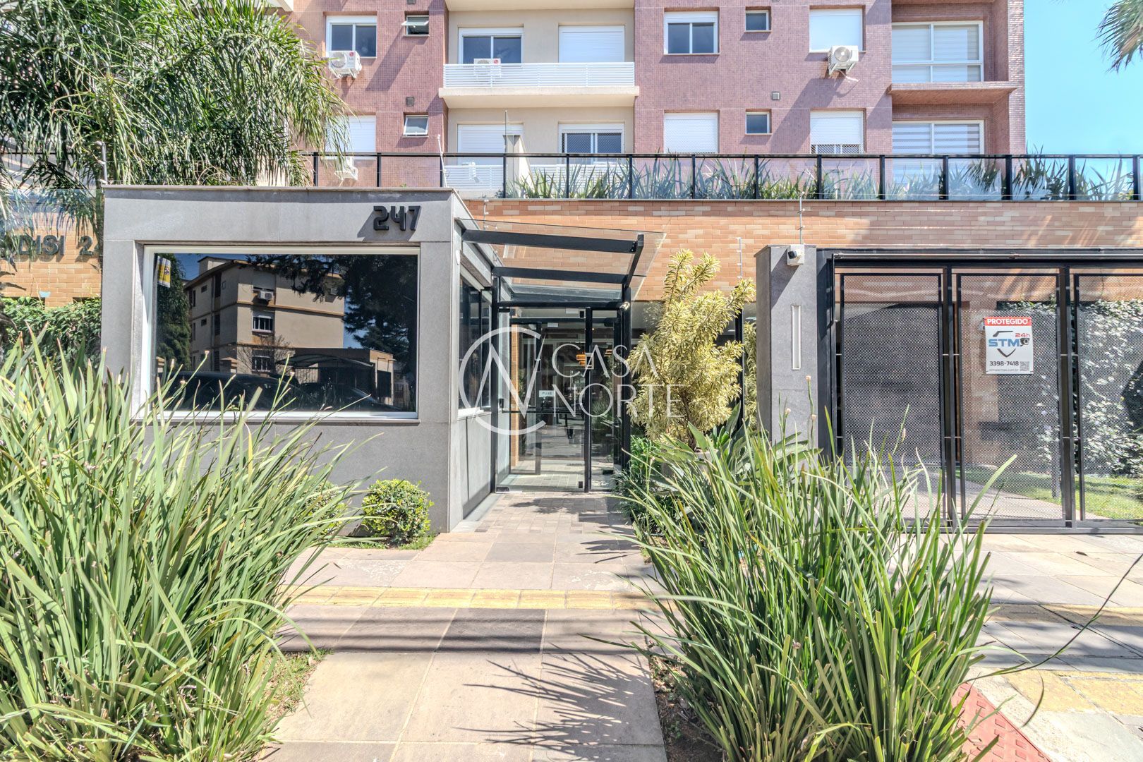 Apartamento Garden à venda com 2 quartos, 121m², 1 suíte, 1 vaga, Roque Calage no bairro Passo da Areia em Porto Alegre