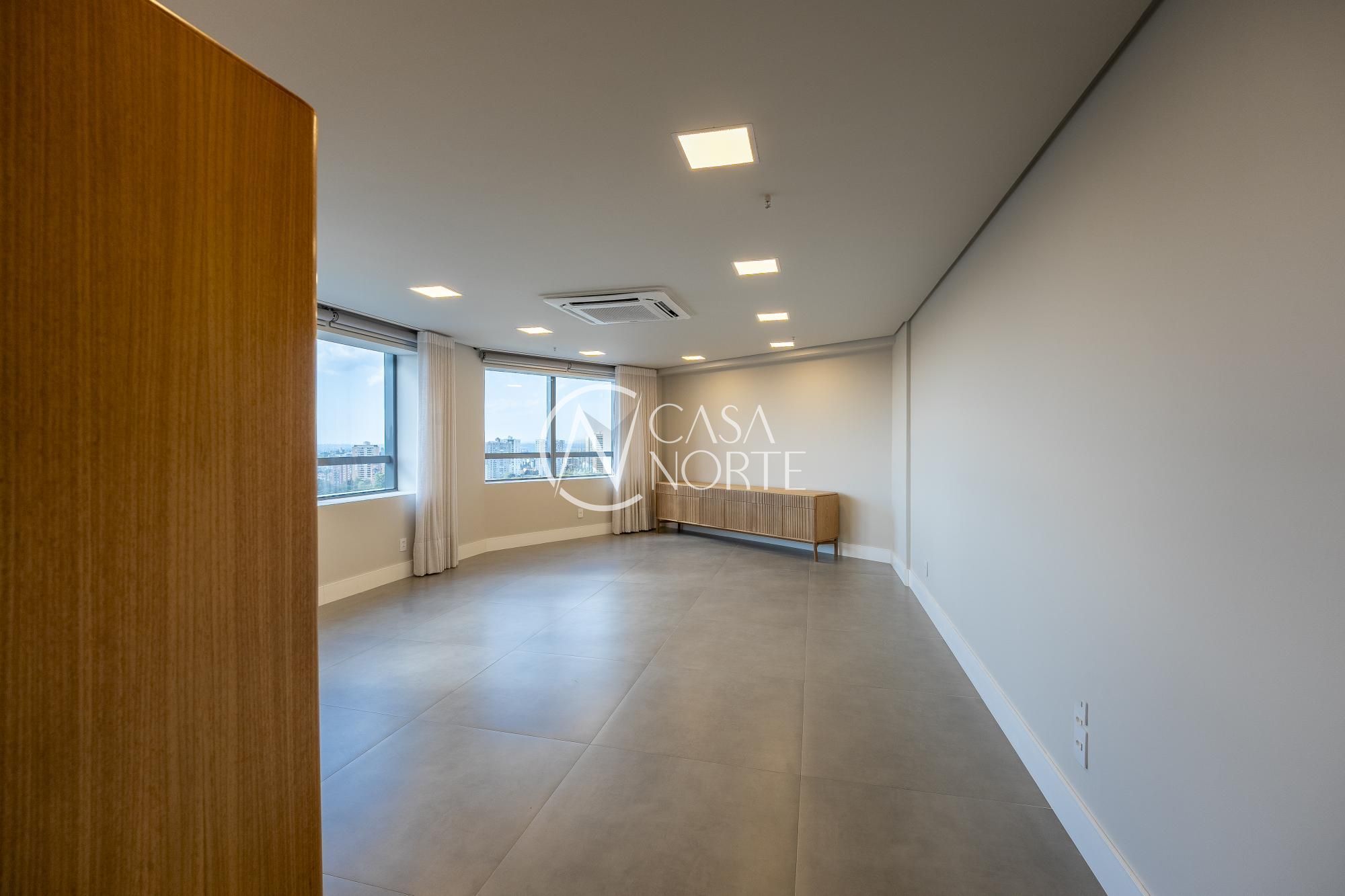 Sala Comercial à venda com 1 quarto, 43m², 1 vaga, Avenida Doutor Nilo Peçanha no bairro Chácara das Pedras em Porto Alegre